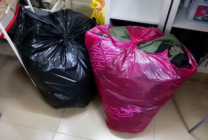 3、人心人士捐赠25件全新棉衣.jpg