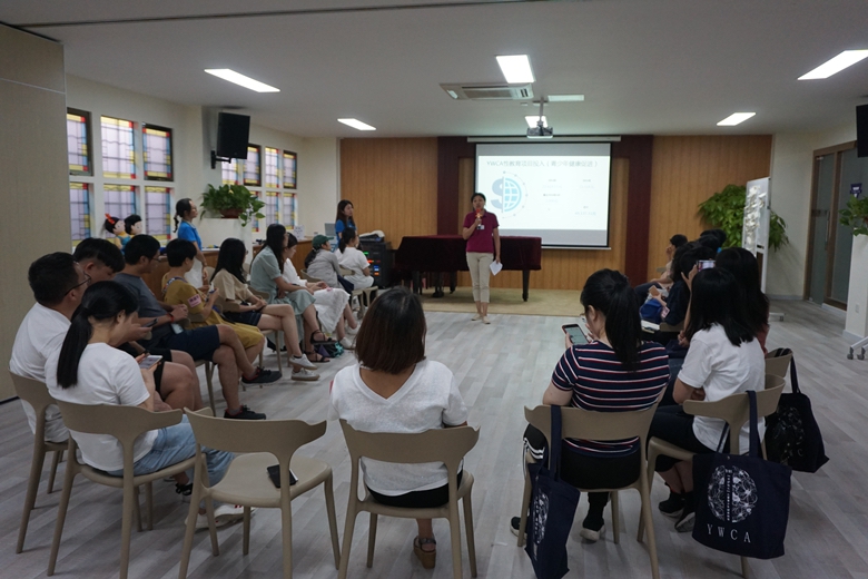 李含副总干事介绍性教育项目的发展_副本.jpg