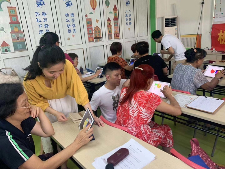 认真的样子最美2.JPG