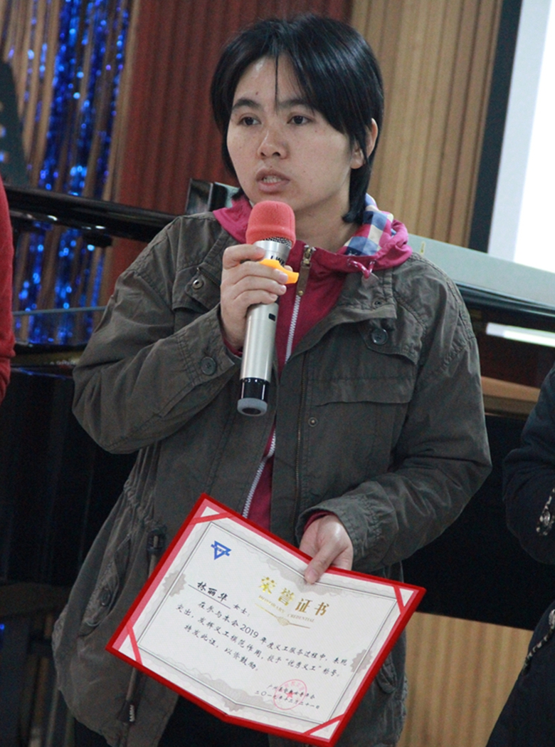 图片009：优秀义工代表林女士发表感言_副本.jpg