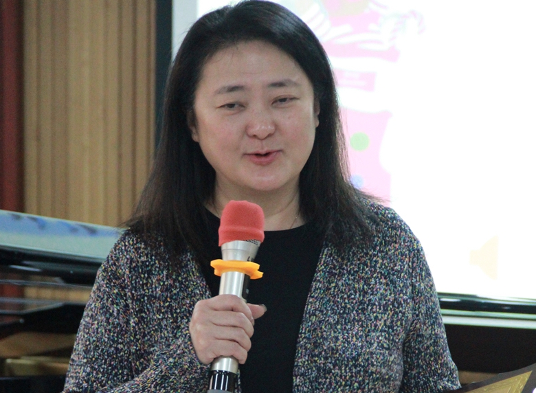 图片013：杰出合作伙伴陈女士发表感言_副本.jpg