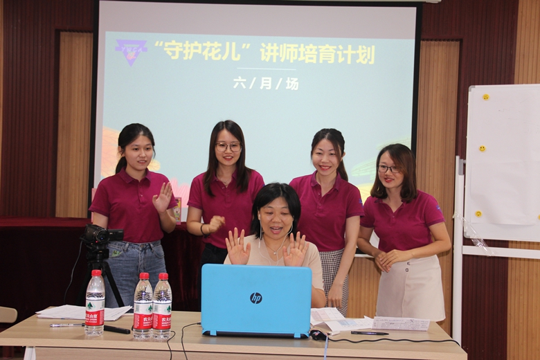 广州女青年会同工向各市会“打招呼”.JPG